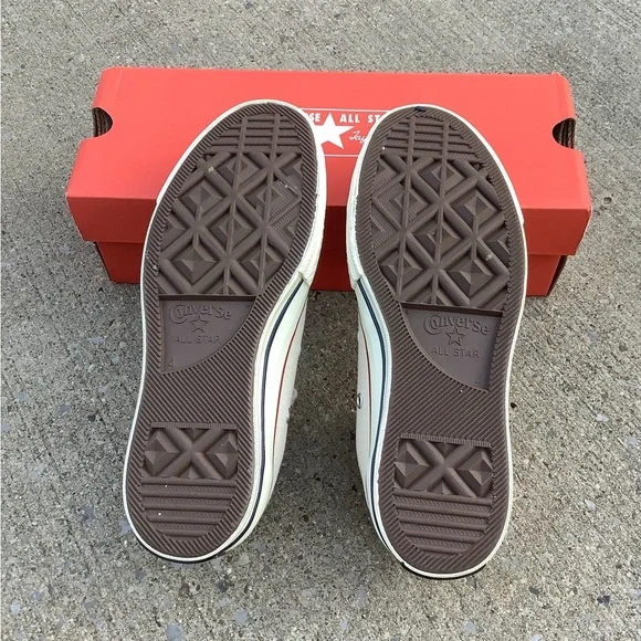 Converse Chuck Taylor- Chuck 70 Canvas-
Parchment/Garnet/Egret NIB- Size 6 - Picture 6 of 11